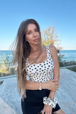 Please Don’t Stare Топ - Playful Elegance