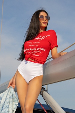 Top-Shelf T-Shirt - червена