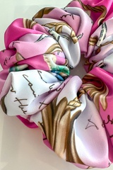 All I Want Is A Yacht Scrunchie mare - Pink print - Imagine 2